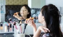 小女孩的新皮肤爆料视频